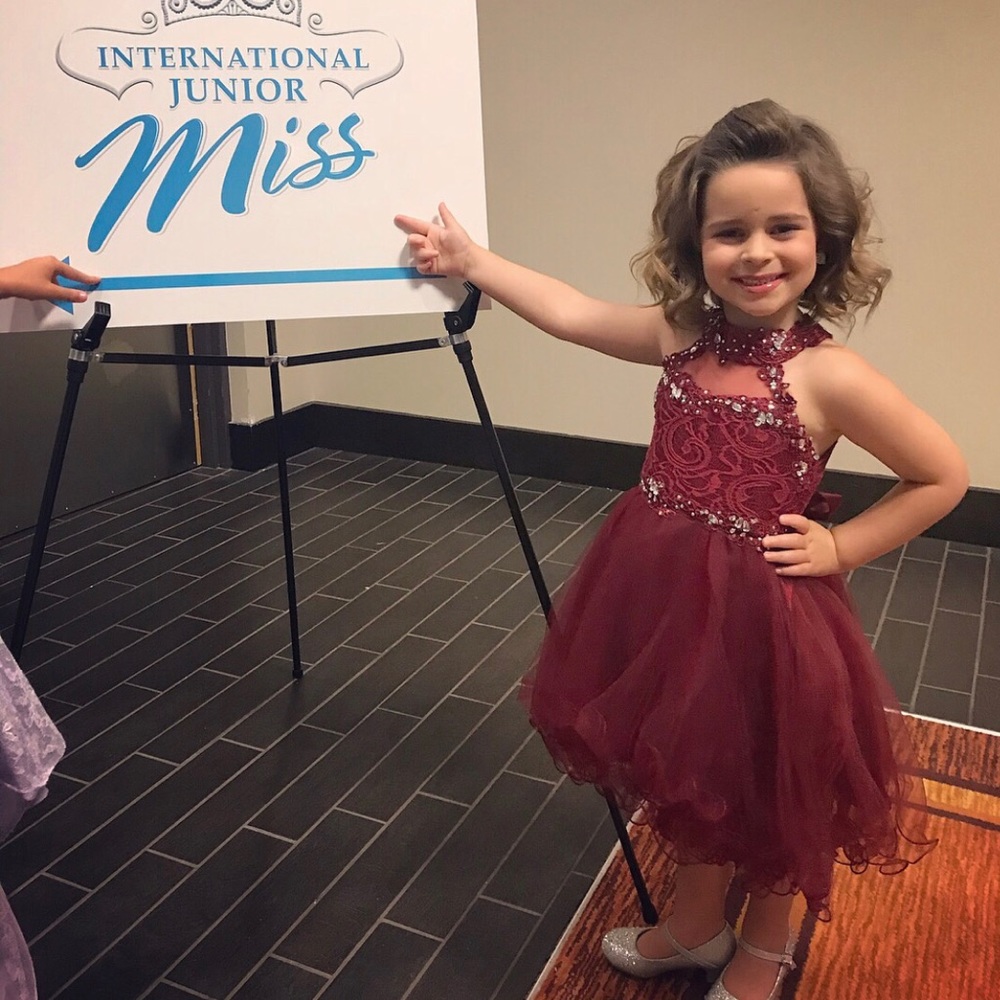 Girls pageant dress - size 4